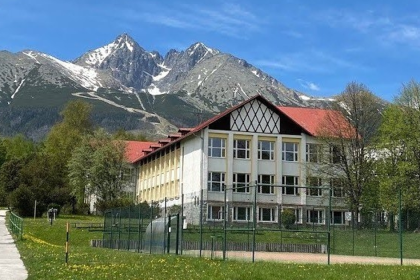 VYSOKE TATRY V pripade odvolania riaditelky ZS v Tatranskej Lomnici boli vsetkym poskytnute dokumenty na ktere mam zo zakona opravnenie Korzar Spis a Gemer SME