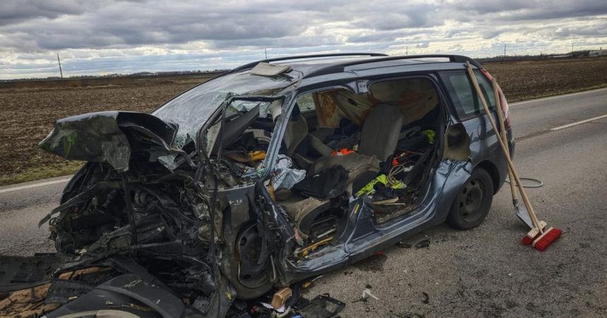 Vazna nehoda pri Leviciach Viaceri zraneni zasahoval aj vrtulnik