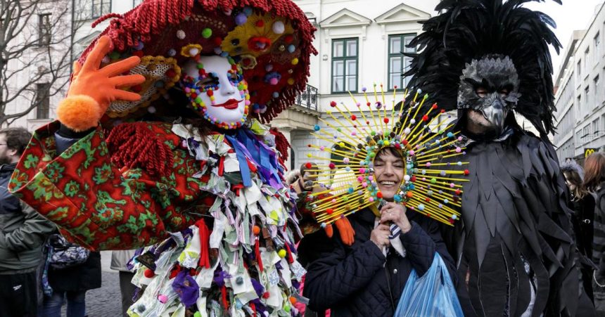 Vikend Vsetko su to zamaskovane procesie a hry