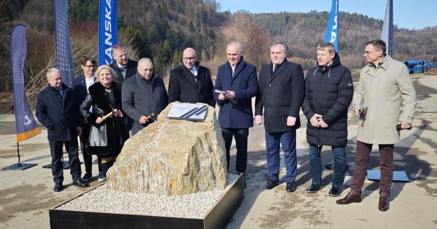 posledny z troch usekov d3 je oficialne otvoreny prichadza 1200 dni ktore zmenia kysuce