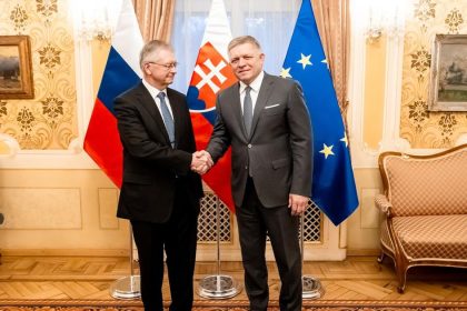 premier sa stretol s novym ruskym velvyslancom a vyzdvihol vyznam dialogu