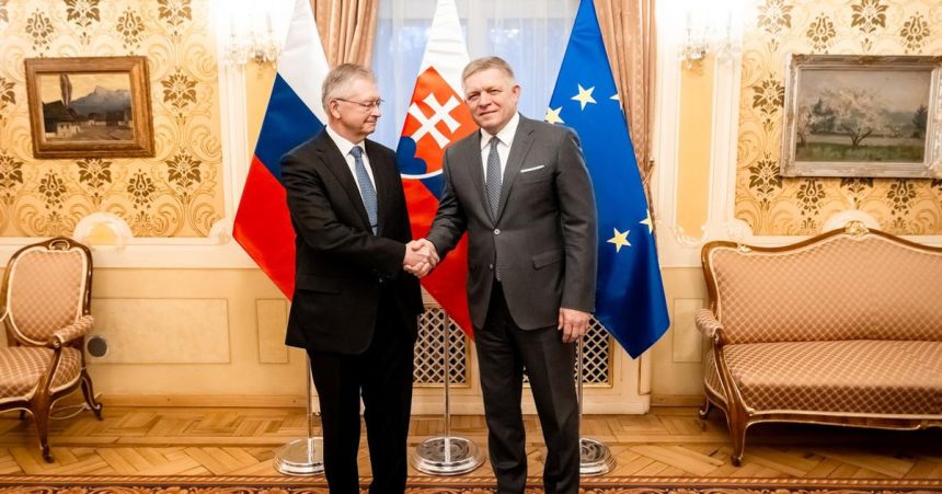 premier sa stretol s novym ruskym velvyslancom a vyzdvihol vyznam dialogu