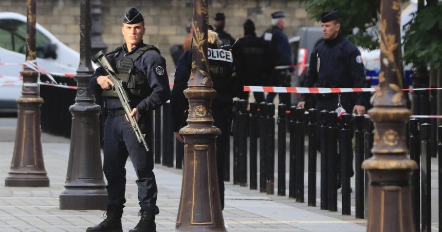 v Grenobli vybuch granatu v kozmetickom salone zranil sest ludi