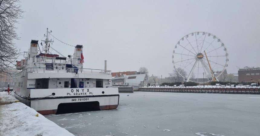 v polsku pre mrazy zatvorili 549 skol urady varuju aj pred poladovicou