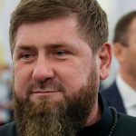 Adam Kadyrov sa po smrtenej autonehode v Groznom opat ukazal na verejnosti