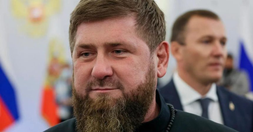 Adam Kadyrov sa po smrtenej autonehode v Groznom opat ukazal na verejnosti