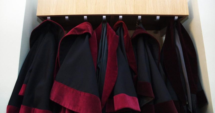 Advokati obvineni z korupcie sa pred sud postavia v maji