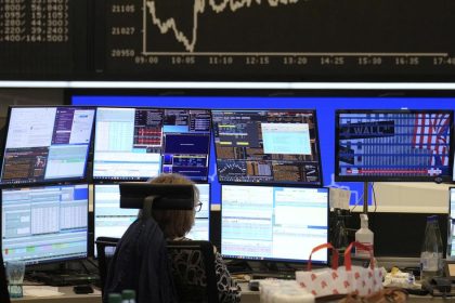 Akciovy index S P 500 klesol uz treti tyzden po sebe