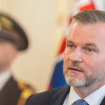 Ake kolvek zvysenie svojej sucasnej mzdy prezident daruje Lige proti rakovine