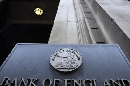 Britska centralna banka nezmenila svoje urokove sadzby