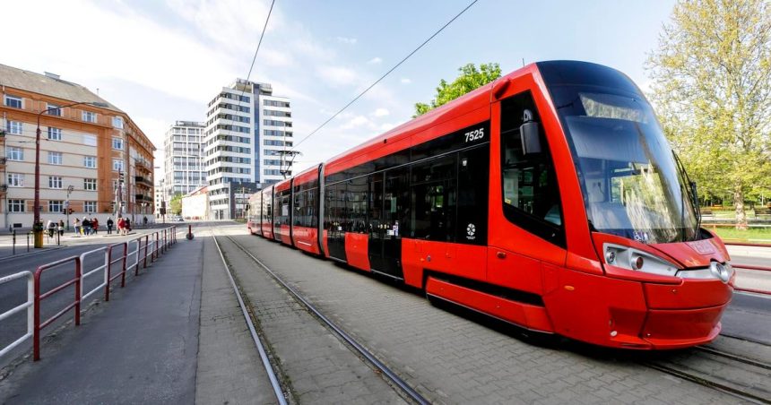 Dopravny podnik Bratislava uvadza do premavky pat novych jednosmernych elektriciek