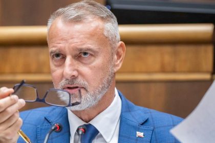 Funkcny USTAVNY sud je podla Rasih prioritou
