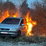 Horiace auto v Prievidzi bolo nahlasene na tiesnovu linku Pri udalosti sa nikto nezranil