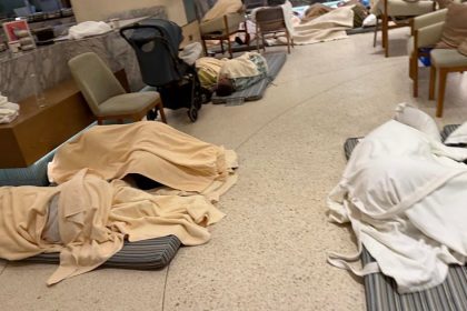 Ich hotel zasiahla dron styri noci stravili v ukryte pasazieri stvrtkoveho letu sa obavaju nenavisti na internete