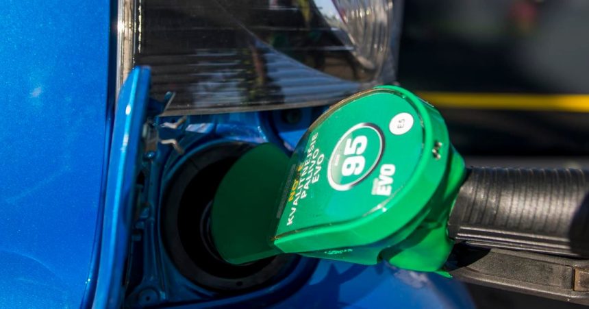 Inspekcia skontrolovala kvalitu paliv na cerpacich staniciach niektore dostanu pokutu