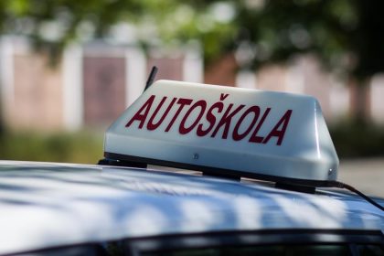 Instruktori autoskod by nemali prist o opravnenie ak po dvoch rokoch neabsolvuju doskolovaci kurz