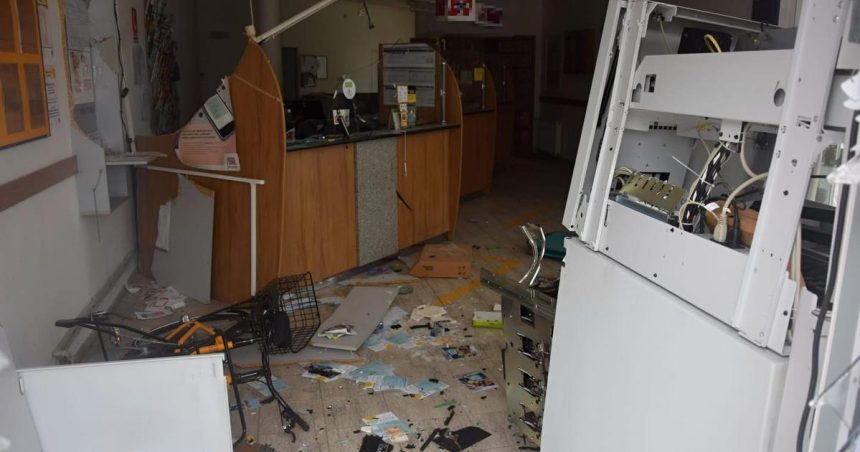 Kontroluju osoby aj aut v ich blizkosti Policajti vyhlasili vojnu mafii zameranej na bankomaty