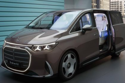Mercedes VLE oficialne luxusny mikrobus ktory dokaze nahradit aj klasicku limuzinu