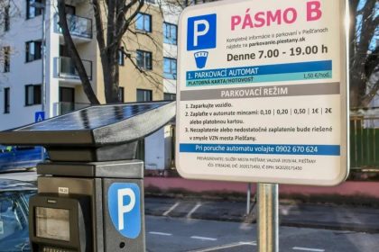Mesto rozsirilospoplatnenuzonu o dalsietriulice Zastavili aj vesticenaparkoviskach