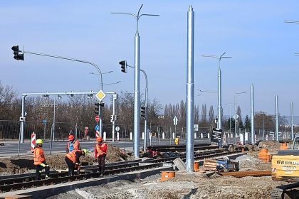 Na modernizovanej trati otvoria prvy novy zeleznicny prejazd Zacne sa crtat aj budovany terminal