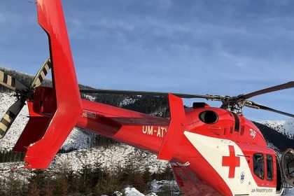 Nakladne auto sa ocitlo v priekopu letecki zachranari zachranili 26 rocneho muza