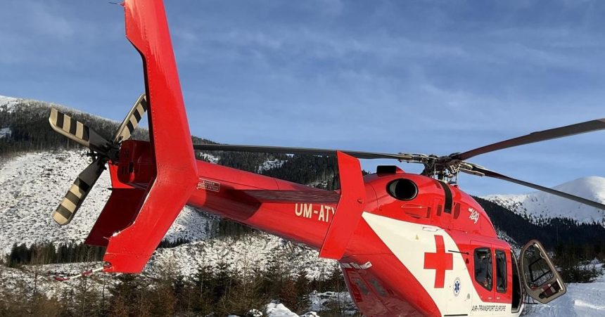 Nakladne auto sa ocitlo v priekopu letecki zachranari zachranili 26 rocneho muza