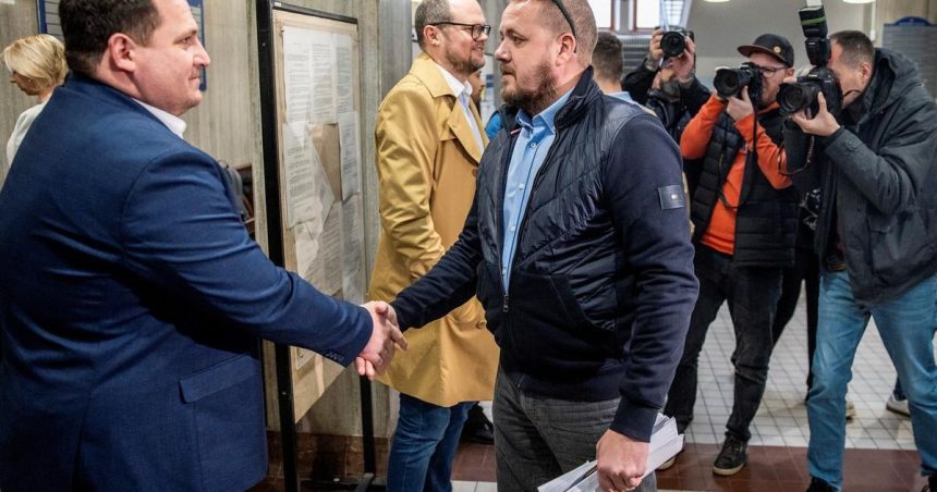 Obvinenym v kauze Kajucnik podozrivo odobrali mobily Inspekcia zasah obhajuje