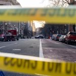 Okolie Bieleho domu bolo uzavrete po naraze dodavky do bezpecnostnej barieky