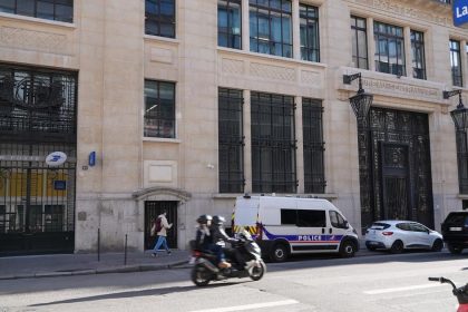 Po neuspesnom pokuse o utok na Bank of America v Parizi zadrzali dvoch podozrivych