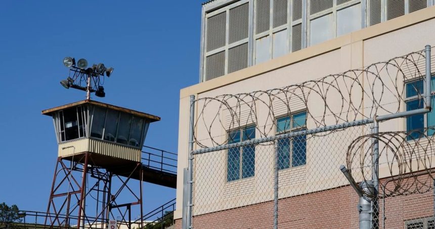 Pocet vaznov v Rusku klesol na historicke minimum pravdepodobne kvoli naborom na front