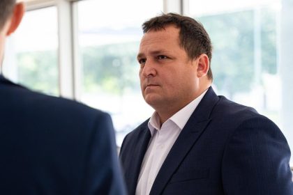 Policajna inspekcia odmieta ze by zadrzali vysetrovatea Durku pred skolkou