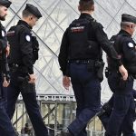 Policia v Parizi zmarila bombovy utok pred Bankou Amerike