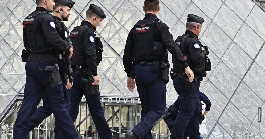 Policia v Parizi zmarila bombovy utok pred Bankou Amerike