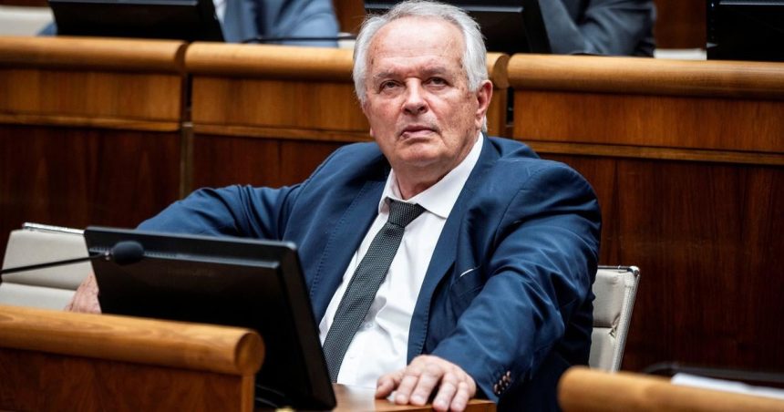 Radacovsky sa nevzdava nadeje na post velvyslanca na Cypre caka na leto