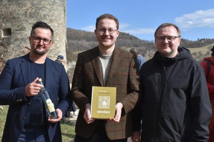 S ruksakom po horach za ovocim Vysledkom je jedinecna kniha o hruskach z Bielych Karpatach