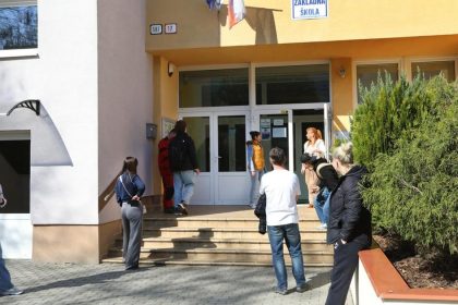Skola dostala sokujuci email pachatel sa vyhraza vystrielanim deti Policia po nom patra