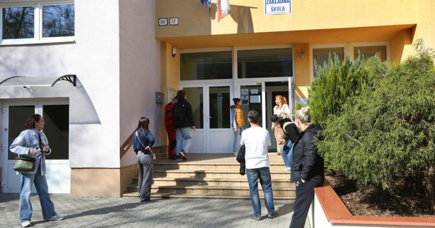 Skola dostala sokujuci email pachatel sa vyhraza vystrielanim deti Policia po nom patra