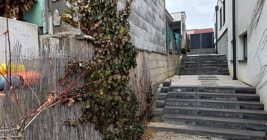 Stavebny urad schvalil vilu obchadzajuc susedku vdaka Razovej novele