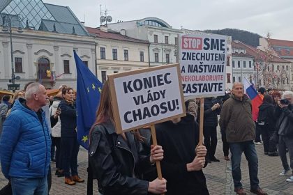 Studenti spustili poplach obavaju sa o svoju buducnost ziadaju demisiu sucasnej vlady a predcasne volby