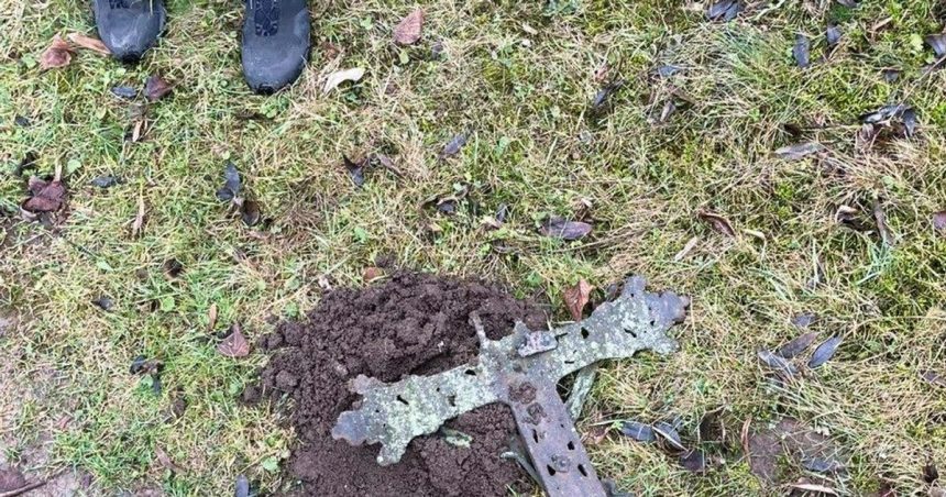 Suriansti policajti vysetruju poskodenie niekolkych hrobov na cintorine