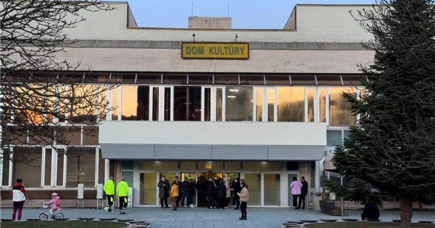 Tazko sa mi v tom zorientovat lebo sme na vsetky styri strany hovori senior po oslave MDZ v Dubravke