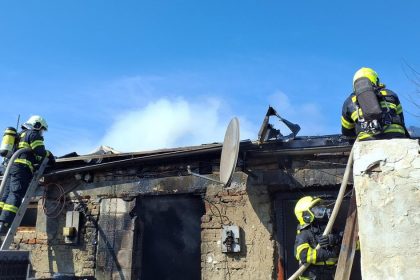 V Podunajskych Biskupiciach sa podpalila strecha rodinneho domu
