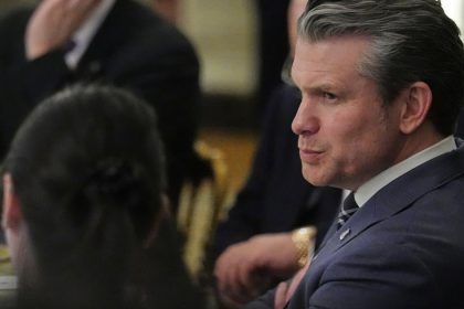Viacero redakcii prislo o akreditaciu sudca ozancil medialnu politiku pentagonu za protiustavnu