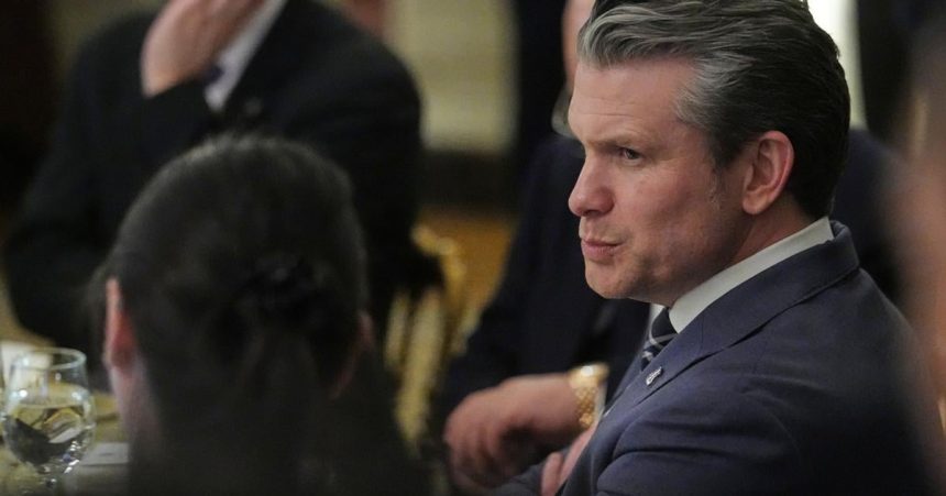 Viacero redakcii prislo o akreditaciu sudca ozancil medialnu politiku pentagonu za protiustavnu