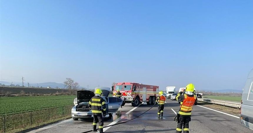 Vodici pozor na dialnici pri Dubnici nad Vahom je doprava obmedzena
