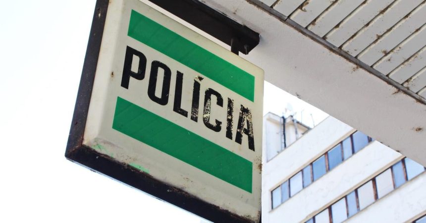 Vydavali sa za policajta a pracovnika Narodnej banky Zenu okradli o 39 tisic eur