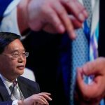 Zisk najvacneho azijskeho producenta ropy PetroChina v minulom roku klesol