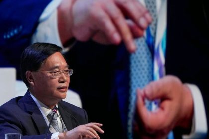 Zisk najvacneho azijskeho producenta ropy PetroChina v minulom roku klesol
