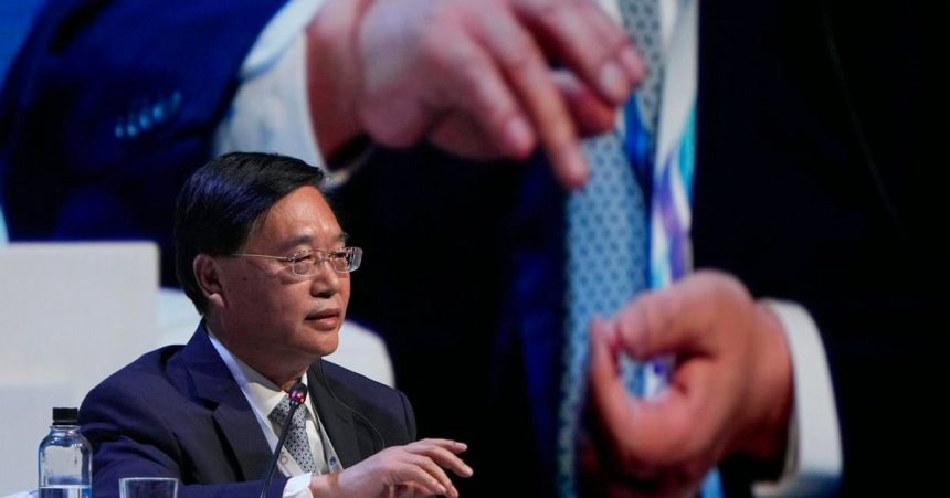 Zisk najvacneho azijskeho producenta ropy PetroChina v minulom roku klesol