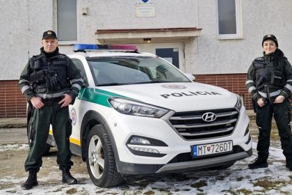 Znepokojila ich jedna drobnost O chvilu uz policajti zachranovali muzovi zivot